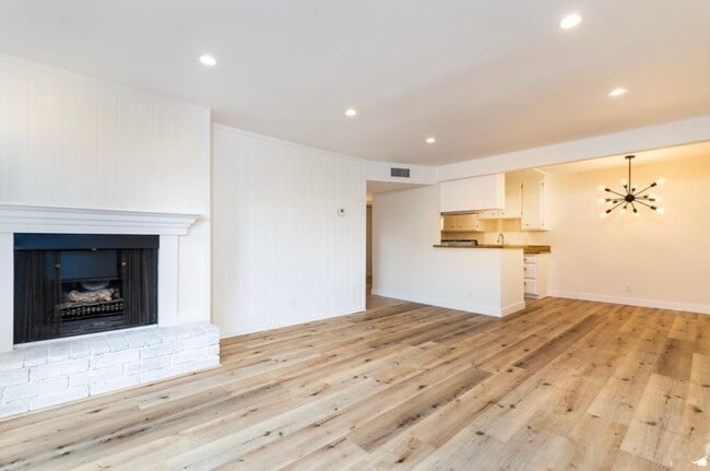 Building Photo - 4524 Tujunga Ave Unit 4