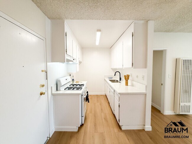 Photo - 5461 Kester Ave Unit 212