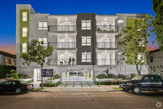 Building Photo - 5820 La Mirada Ave Rental