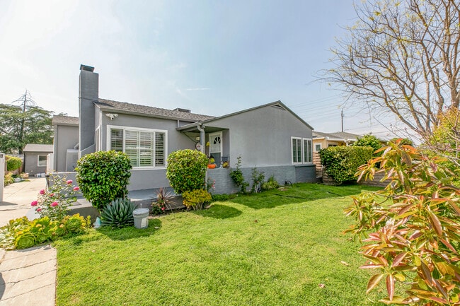 Photo - 1527 N Screenland Dr House