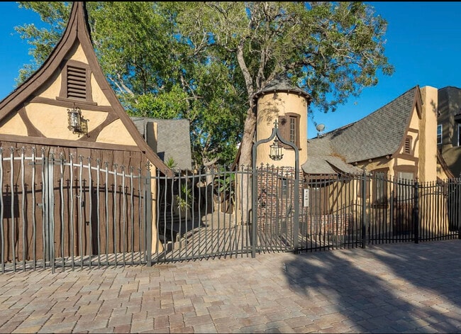 Photo - 1328 N Formosa Ave Unit 2bdrm