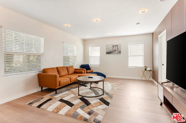 Photo - 1419 N Orange Dr