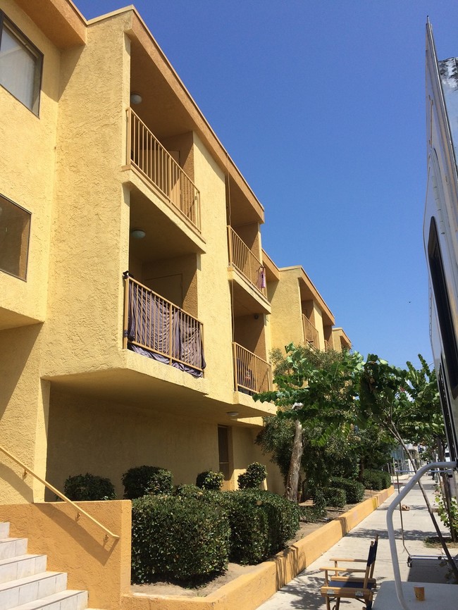 Building Photo - 1615 S Pacific Ave Unit 12