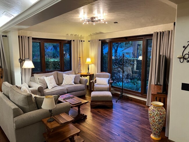 Photo - 2034 Gillespie St