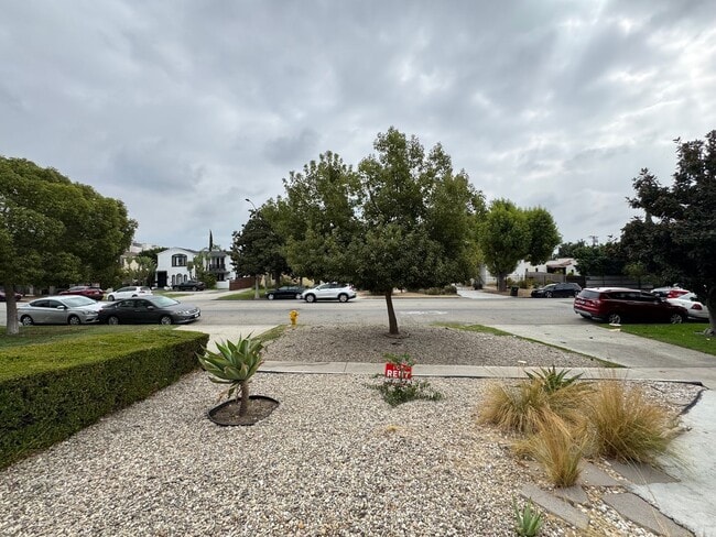 Photo - Large centrally located unit with shared yard