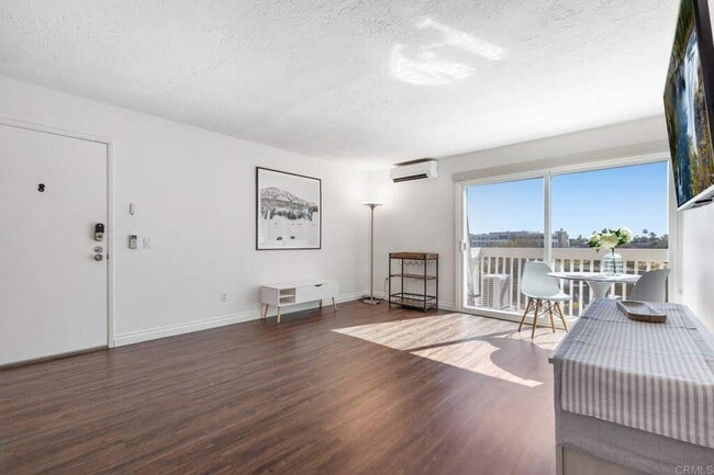 Photo - 403 Requeza St