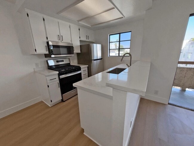 Photo - 1321 N Vista St Apartment Unit 301