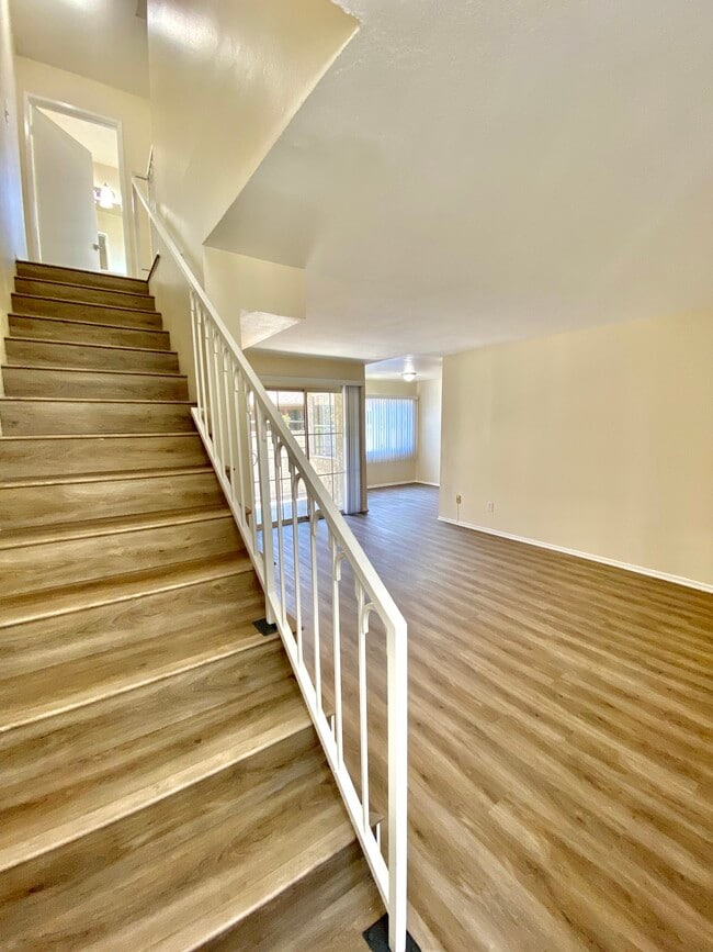 Photo - 553 W 22nd St