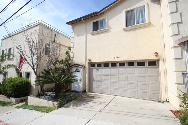 Building Photo - 5864-5864 Mildred St Unit 5864 B Mildred St