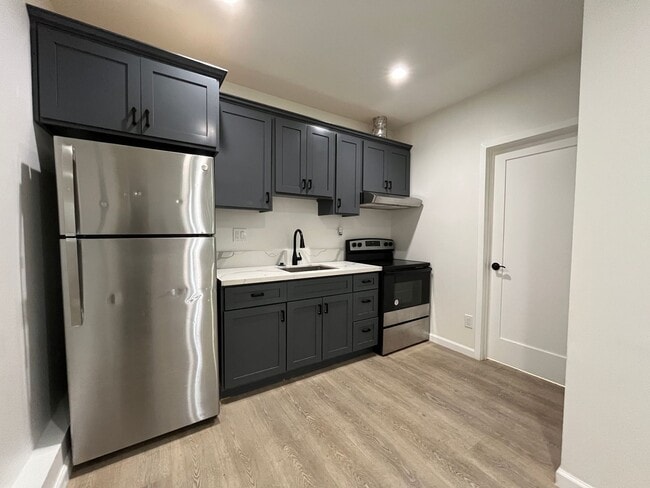 Building Photo - 839 W 165th Pl Unit 11