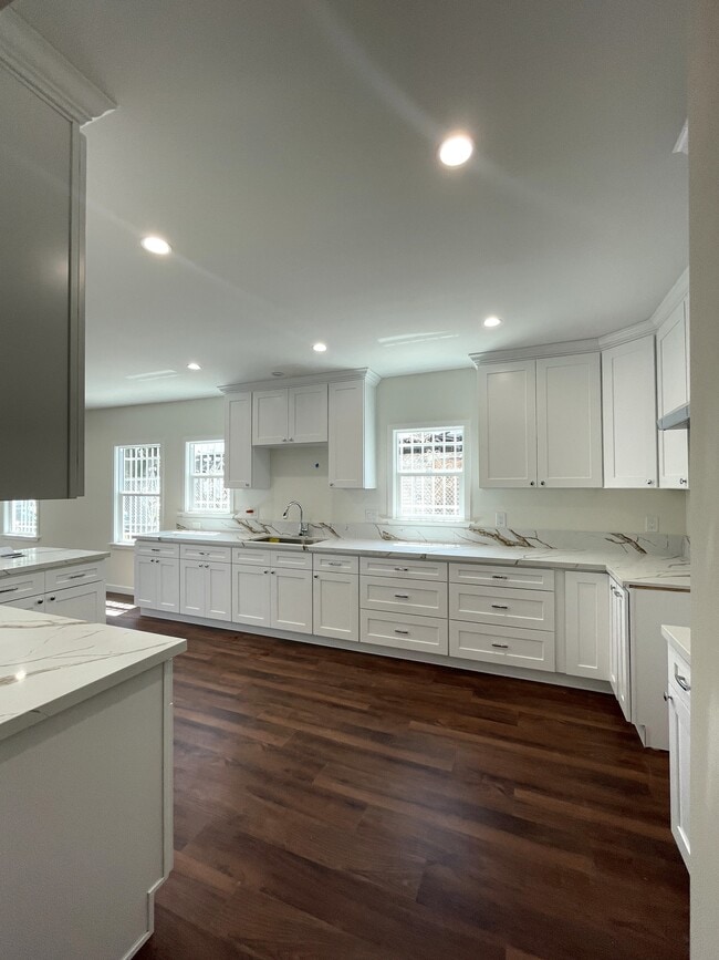 Building Photo - 1167 N Berendo St Rental