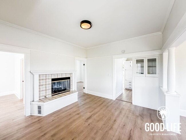 Photo - 850 W 7th Ave