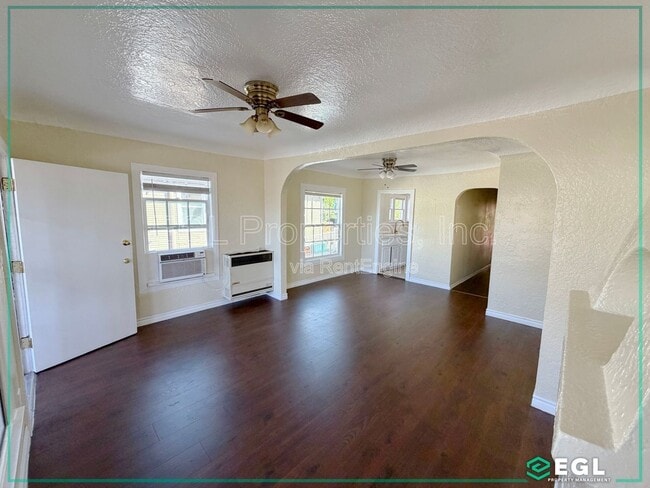 Photo - 3014 Division St