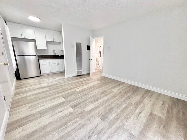 Photo - 4241 Van Horne Ave Unit 4241 Van Horne Ave #5