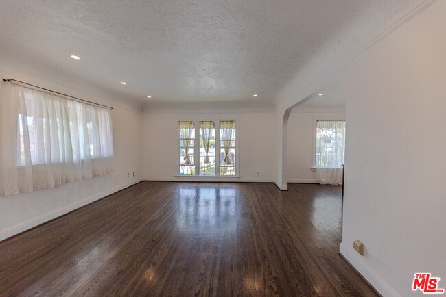 Photo - 1067 S Sycamore Ave