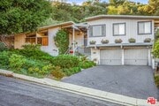 Photo - 2436 Arbutus Dr House