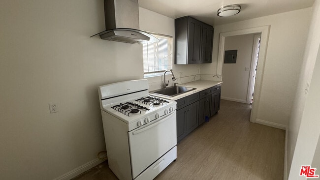 Photo - 8804 Beach St