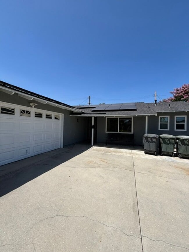 Building Photo - MOVE IN READY Updated La Mirada Home