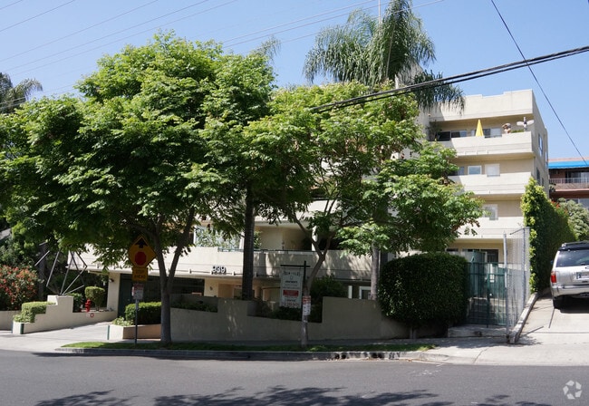 Palm Villas Apartments - 939 Palm Avenue