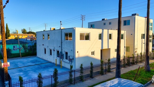 Building Photo - 8414 S McKinley Pl
