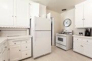 Kitchen - 1286 Devon Ave Apartments