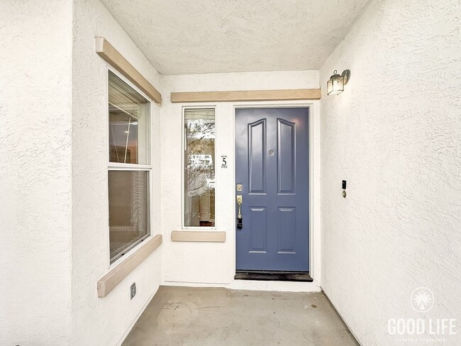 Photo - Modern 3-Bedroom Home with Backyard, Beaut...