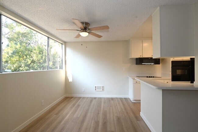 Photo - 6000 Canterbury Dr Unit M122