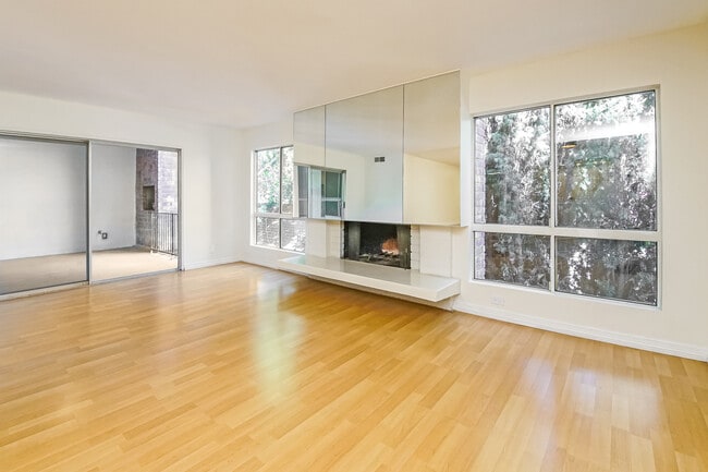 Photo - 4807 Woodley Ave Unit 208