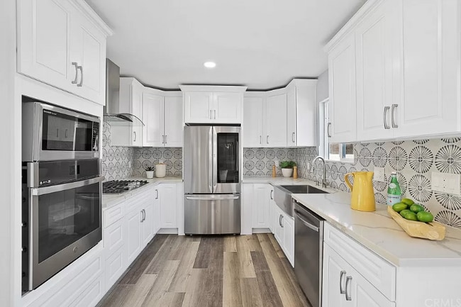 Photo - 846 W 29th St