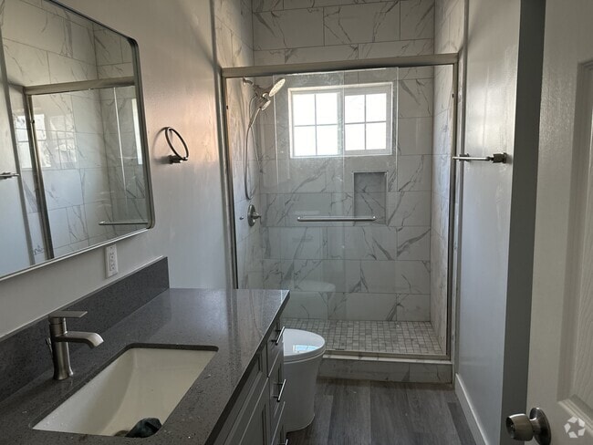 Building Photo - 1432 Elwood St Rental