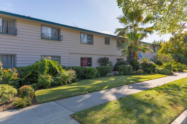 Building Photo - 660 W Sierra Madre Blvd Unit F
