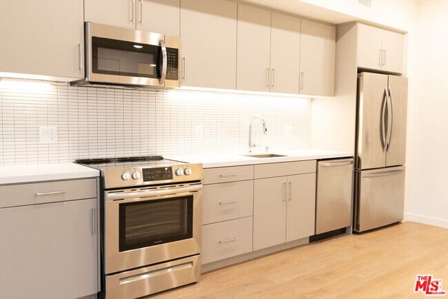 Building Photo - 7566 W Sunset Blvd Unit 305-W Rental