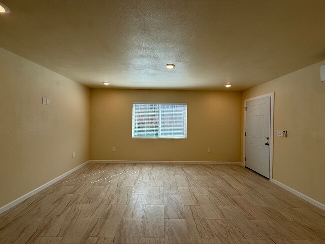 Photo - M12150 Unit ADU103