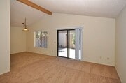 Lovely single level end unit in Tanglewood... - Lovely single level end unit in Tanglewood... House