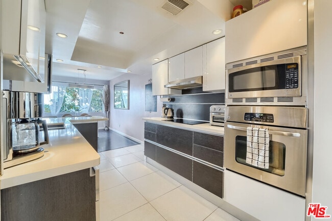Building Photo - 910 S Holt Ave Unit 104 Rental