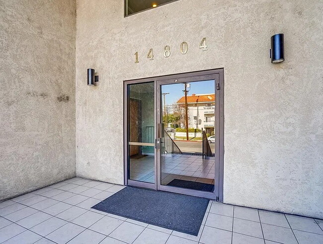 Photo - 14804 Magnolia Blvd