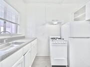 Photo - 427 S Alvarado St Apartments