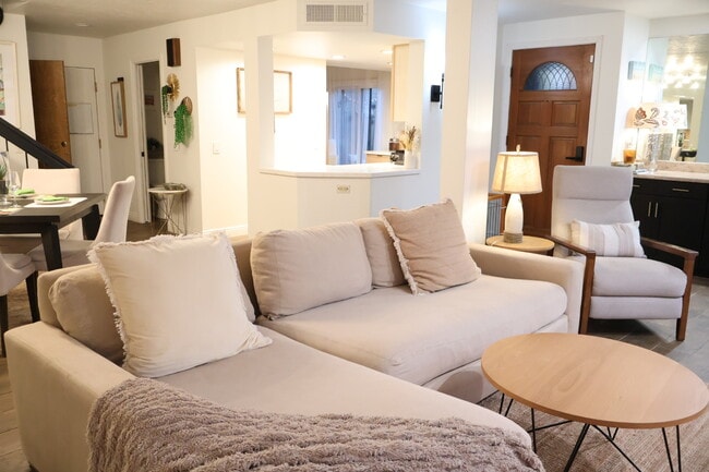 Building Photo - 4010 Layang Layang Cir