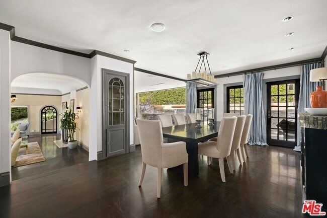 Photo - 3300 N Knoll Dr