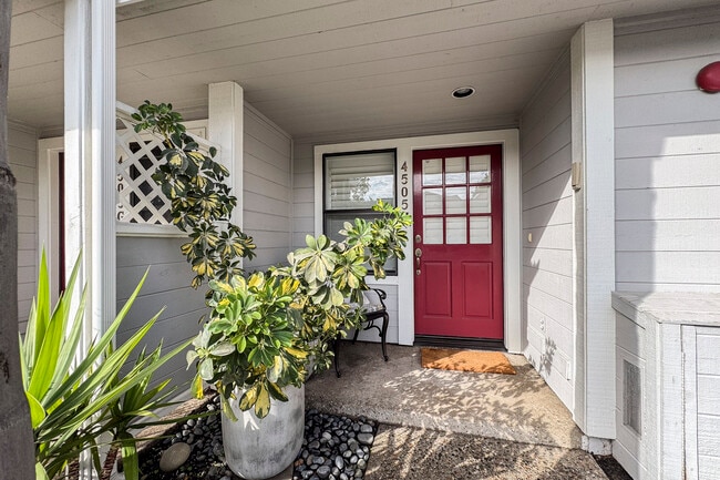 Building Photo - 4505 Carpinteria Ave Unit H