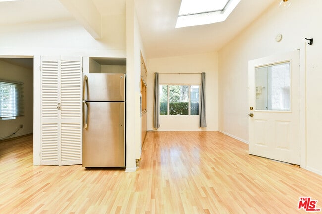 Photo - 420 Altair Pl