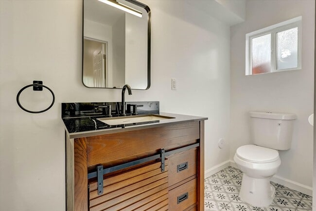 Photo - 17095 Kingsbury St