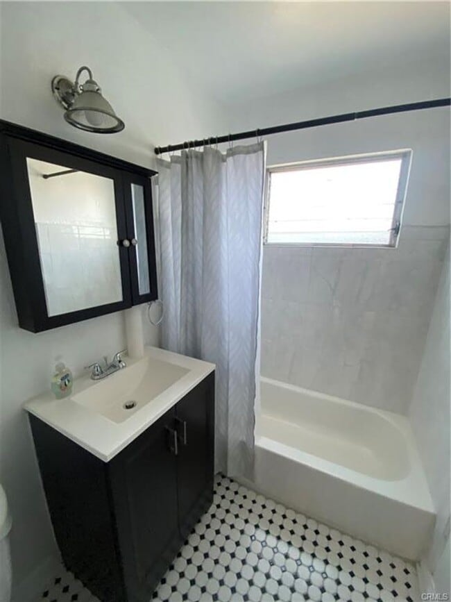Photo - 5832 Camerford Ave Unit #5832