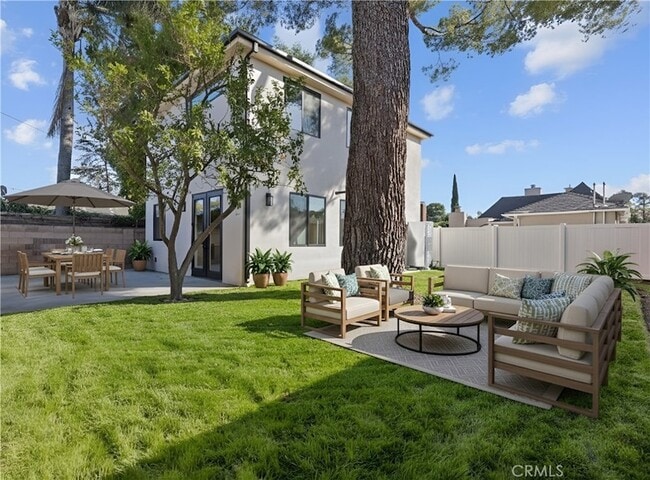 Building Photo - 11145 Hortense St