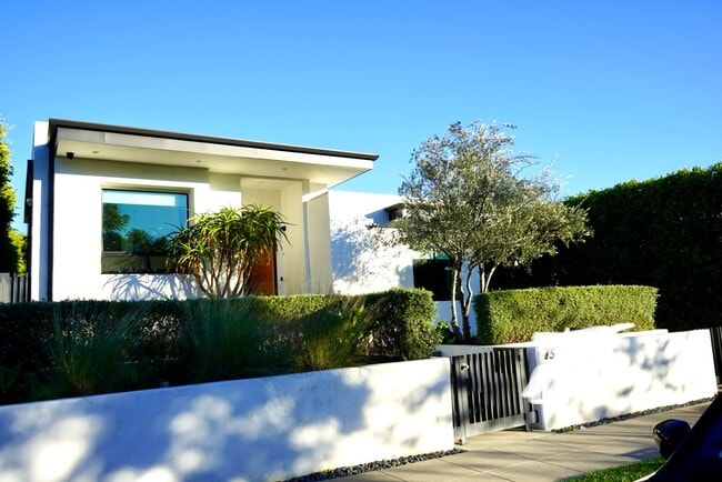 Photo - 738 N Sierra Bonita Ave