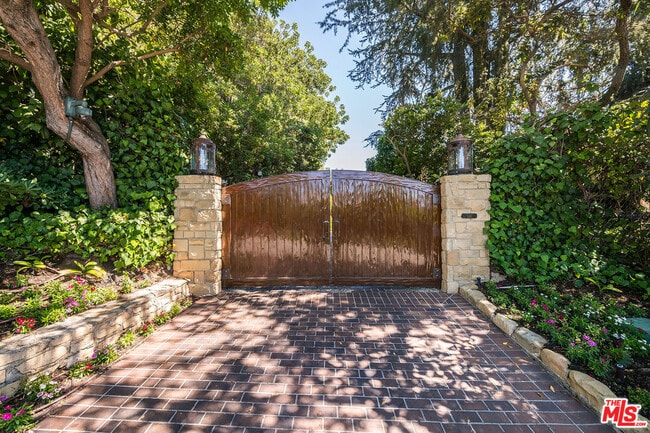 Photo - 1550 Amalfi Dr