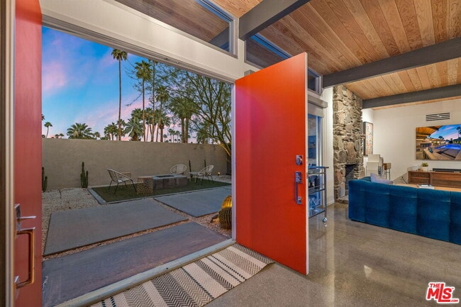 Photo - 207 N Debby Dr