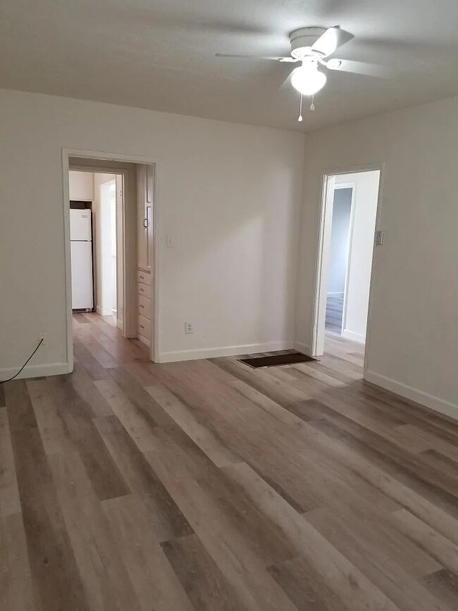 Building Photo - 626 S Pacific Coast Hwy Unit B Rental