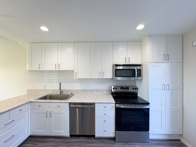 Building Photo - Well-Kept Olivenhain Home Offering Peaceful Living Minutes from Encinitas & the Coast