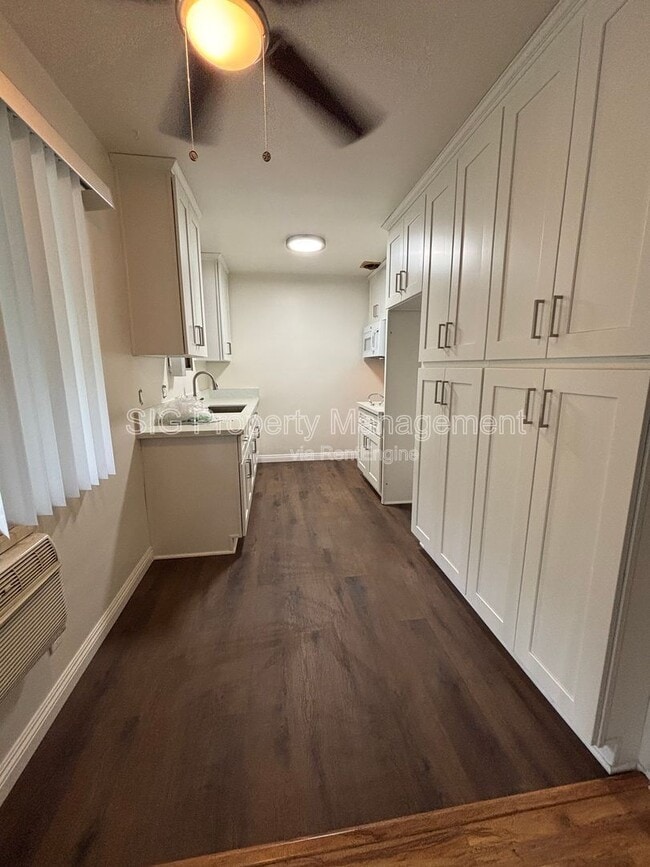 Photo - 10424 Parr Ave Unit #E